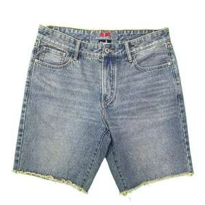 Short en jean tendance pour homme, jeans tissés teints à jambe large personnalisés pour l'été - Product Image 2