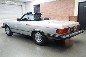 Mercedes-Benz 380SL Convertible de 1981, Años 80, Plateado, 2 Asientos, Interior de Cuero, Transmisión Automática, Neumáticos R15 - Product Image 1