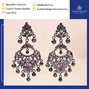 Boucles d'oreilles pendantes élégantes fabriquées à la main en argent oxydé de la colonne vertébrale, pierre multicolore finie avec des perles métalliques pour vêtements ethniques - Product Image 2