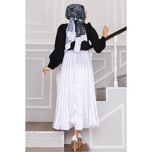 Jupe midi plissée en satin de lin blanc avec pierres éparses, respirante et brillante, taille XS, style crayon enveloppant, décoration à sequins - Product Image 6
