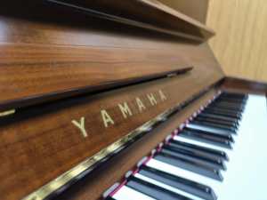Piano droit Yamaha U5 brun pour joueurs professionnels, piano d'occasion japonais de seconde main, bois massif, 88 touches, U1 U2 U3 U4 U5 - Product Image 2