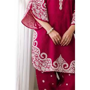 Haut en satin jacquard brodé à manches trois-quarts PR-1253 - Product Image 4