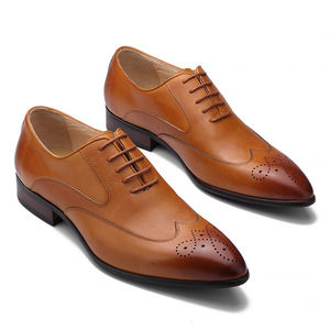 Chaussures habillées vintage en cuir givré pour hommes avec empiècements élastiques et talon résistant à l'usure - Product Image 5