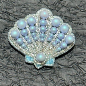 Broches perlées Broche design faite à la main. Accessoires de haute qualité. Broche design unique. Baby shower meilleur cadeau. - Product Image 1