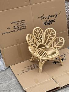 Chaise et table en rotin pour enfants Chaise en rotin Sweet Colorful Bunny-Ear pour enfants Style design moderne fait à la main - Product Image 4