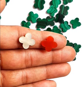 Trébol suelto tallado de nácar de la mejor calidad, tamaño de piedra preciosa de 12-15mm para venta de verano, fabricación de joyas para hacer regalos, piedras preciosas - Product Image 3