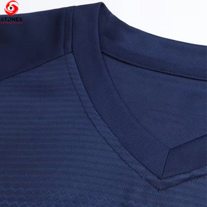 Uniforme de Fútbol Unisex Personalizable de Alta Calidad a Precio de Mayoreo para Equipos - Elástico y de Secado Rápido - Product Image 3