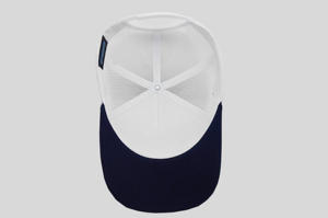 Gorra de camionero personalizable de dos tonos, bordado 3D, malla blanca frontal azul marino, gorra de rendimiento elegante, fabricante de moda de Vietnam - Product Image 6