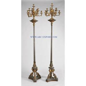 Candélabre de décoration de table au design luxueux Chandelier d'intérieur en laiton de forme et de taille personnalisées de qualité exclusive - Product Image 1