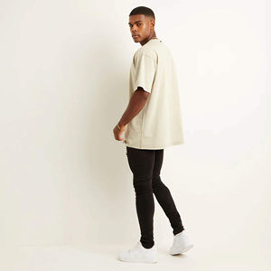 เสื้อยืดแขนสั้นทรงเข้ารูปสำหรับผู้ชาย รุ่น Signature Performance Raglan ผ้าคอตตอน 94% สแปนเด็กซ์ 6% คอกลม แขนเสื้อแบบดรอปโชว์เดอร์ สีม่วงอ่อน - Product Image 4