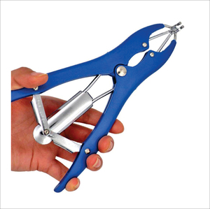 Pince à farcir professionnelle en acier inoxydable, durable, forte adhérence, instrument vétérinaire conçu pour une manipulation animale sûre et efficace - Product Image 1