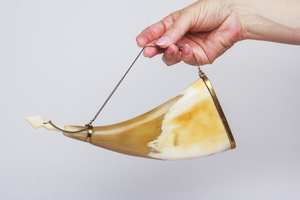 Tasse à corne à boire Viking authentique Divit | Chope à corne de bière médiévale authentique | Tasse à corne/Stein d'une capacité de 24oz. (Jarl, Poli) - Product Image 6