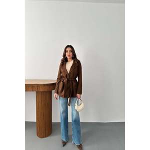 เสื้อแจ็คเก็ตผูกเอวหนังกลับสีคาเมล - สีคาเมล - Product Image 4