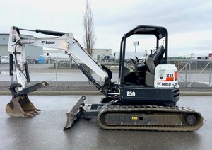 Mini-excavatrice E50 2019 de 5 tonnes sur chenilles avec pelle hydraulique et pelle à lame - Product Image 2