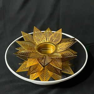 Portavelas de luz de té de latón en forma de loto para decoración de Diwali, soporte de luz de té hecho a mano con diseño de trabajo cortado - Product Image 5