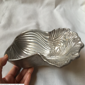 ถาดรองจานโลหะดีไซน์รูปใบไม้ชุบนิกเกิลคุณภาพสูงสำหรับตกแต่งโต๊ะทำด้วยมือของตกแต่งบ้านสุดหรู - Product Image 1