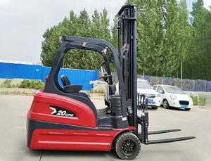 Chariot élévateur robuste pour la manutention des matériaux - Product Image 1