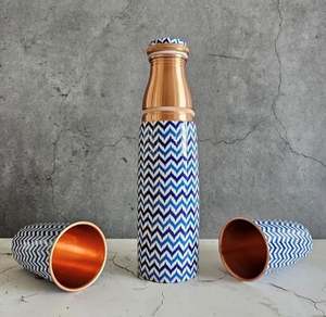 Juego de vasos ecológicos con aspecto de cobre estampado en blanco y azul con tapa y revestimiento anticorrosión - Product Image 2