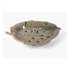 Plateau de service bol en aluminium plaqué argent martelé personnalisé avec base en bois naturel fini pour le service de fruits et dattes - Product Image 4