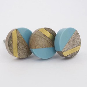 Boutons élégants en résine de laiton en bois avec motifs floraux parfaits pour la quincaillerie de meubles traditionnels et contemporains - Product Image 6