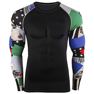 Vente en gros Rashguard à manches courtes pour hommes en polyester vierge personnalisé imprimé par sublimation respirant et maximisant l'usure - Product Image 2