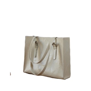 Bolso de hombro hecho a mano de cuero genuino de calidad superior Estilo inglés Proveedor indio superior Fabricante Durable para uso en verano - Product Image 1