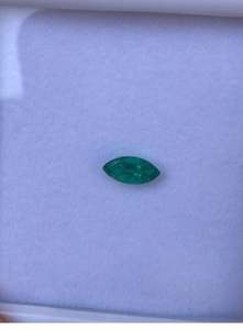 Gema de Esmeralda Natural Verde de Alta Calidad para Anillos, 0.96 Quilates, Tamaño 5x10mm, Origen India, Precio Razonable - Product Image 3