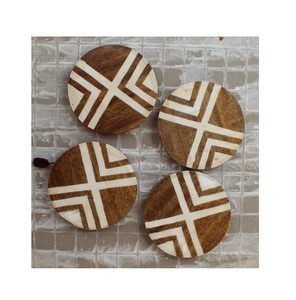Ensemble de 4 sous-verres ronds élégants en bois incrustés de résine Tapis et coussinets de style classique de haute qualité Sous-verres en pierre en bois de meilleure qualité - Product Image 1