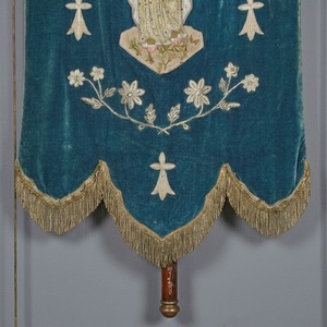 Banderola Procesional Católica Bordada a Mano Personalizada, Virgen María, Terciopelo, con Pin de Seguridad Cosido, Bandera Religiosa Estándar con Cruz - Product Image 5