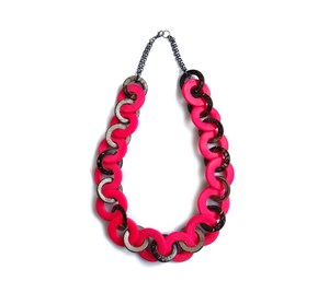 Collier chaîne pour femme Collier de perles de résine de couleur fantaisie pour les fêtes de mariage, de fiançailles, de Noël et de bureau - Product Image 1