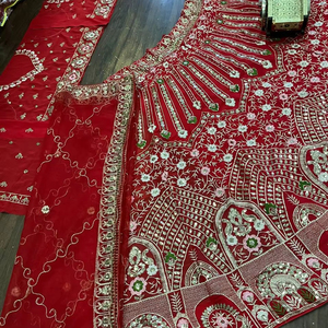 Hermosa Ropa de Boda 4 metros acampanada Faux Georgette Lehenga Con Can-Can y Capas de Lona - Product Image 1