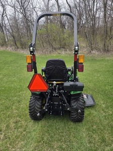 Tracteur à chenilles John Deere 1025r 22HP très agréable, au design compact et au moteur performant - Product Image 4