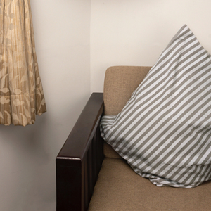 Taie de coussin carrée américaine tissée à rayures teintes en fil recyclé Housses de coussin personnalisées pour la maison, l'hôtel et l'hôpital - Product Image 1