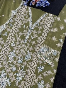 Lancement d'une collection exclusive de vêtements pakistanais modernes pour femmes, pour les fêtes et les occasions spéciales - Product Image 6