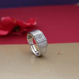 Bague à griffes en titane pour homme, tendance et romantique, avec incrustation d'argent 18 carats - Cadeau pour lui - Product Image 4