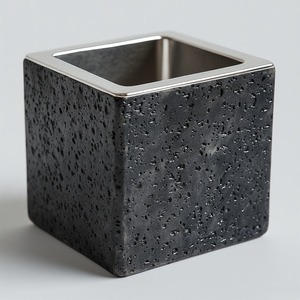 Portacepillos de Dientes de Metal Pulido Resistente, Diseñado para la Rutina Diaria del Baño, Bordes Lisos, Construcción Duradera, Diseño Ecológico y Moderno - Product Image 6