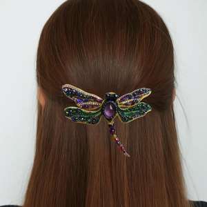 Broches con cuentas Broche de diseñador hecho a mano. Accesorios de alta calidad. Broche de diseño único. El mejor regalo para baby shower. - Product Image 1