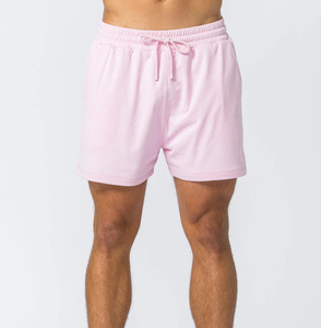 Pantalones cortos de malla rosa para hombre para verano de ajuste regular con cintura elástica con cordón bolsillos laterales abiertos y pantalones cortos de malla de poliéster - Product Image 5