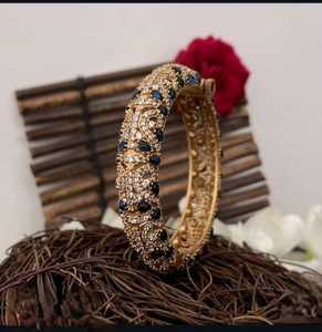 Elegante conjunto de joyería de pulsera geométrica de acero inoxidable mate chapado en oro de 18 quilates para bodas fiestas regalo de compromiso tamaños 2,4 2,6 - Product Image 1