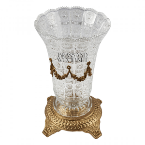 Jarrón de cristal antiguo con base de latón ornamentada y diseño decorativo de guirnalda dorada en estilo vintage lujoso - Product Image 3