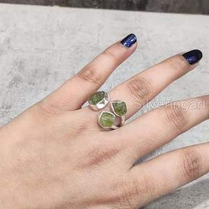 Anillo de Plata de Ley 925 con Peridoto Natural, Piedra de Nacimiento de Agosto, 3 Piedras, Joyería Hecha a Mano para Navidad - Product Image 4