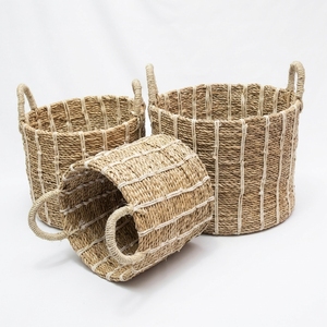 Ensemble de paniers de rangement en herbe naturelle Mendong, avec pot cylindrique vertical à poignée arquée et rayures blanches, pour une décoration artistique pure de la pièce - Product Image 1