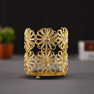 Ensemble de petites bougies votives en acier aux textures uniques idéales pour les espaces de table de vacances et l'ambiance festive intérieure - Product Image 5