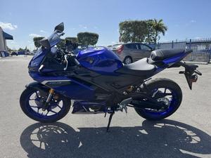 Moto YZF-R3 2025 - Product Image 4