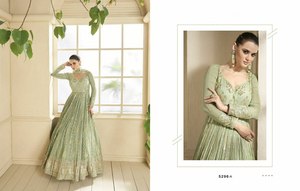 Collection LAUNCH Heavy : Salwar Kameez de mariage traditionnel longueur ras du sol en crêpe de soie jacquard, avec haut, bas et dupatta assortis, pour les fêtes - Product Image 4