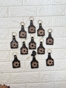 Meilleure vente porte-clés en cuir usiné sculpté à la main porte-clés en cuir de forme exotique mignon accessoires en cuir usiné porte-clés - Product Image 6