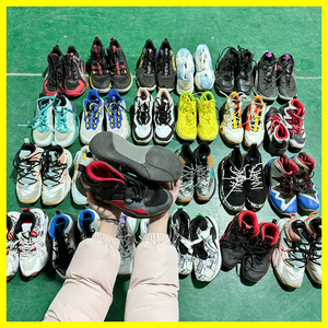 Commercio all'ingrosso usato di marca <span class=keywords><strong>scarpe</strong></span> da basket Bundle di seconda mano <span class=keywords><strong>scarpe</strong></span> da basket di seconda mano <span class=keywords><strong>scarpe</strong></span> da calcio in balle - Product Image 6