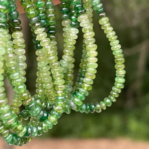 ลูกปัดหินกลมสีเขียวมรกต8มม. สำหรับผู้หญิงสร้อยคออัญมณีสีเขียวเข้มและอ่อนตรงจากแล็บ - Product Image 5