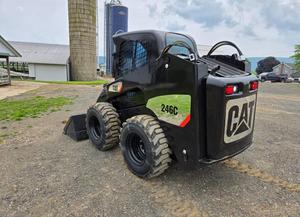 Livraison gratuite CATERPILLAR 249D Chargeuse sur pneus à chenilles EROPS, cabine avec chauffage et climatisation. Accouplement rapide. Chargeur sur pneus auxiliaire hydraulique - Product Image 3