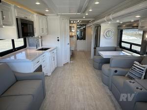 Nueva RV N-E-W-M-A-R V-E-N-T-A-N-A 3809 Modelo 2025 con Alto Rendimiento y Amplias Posibilidades de Alojamiento Disponible para la Venta - Product Image 2